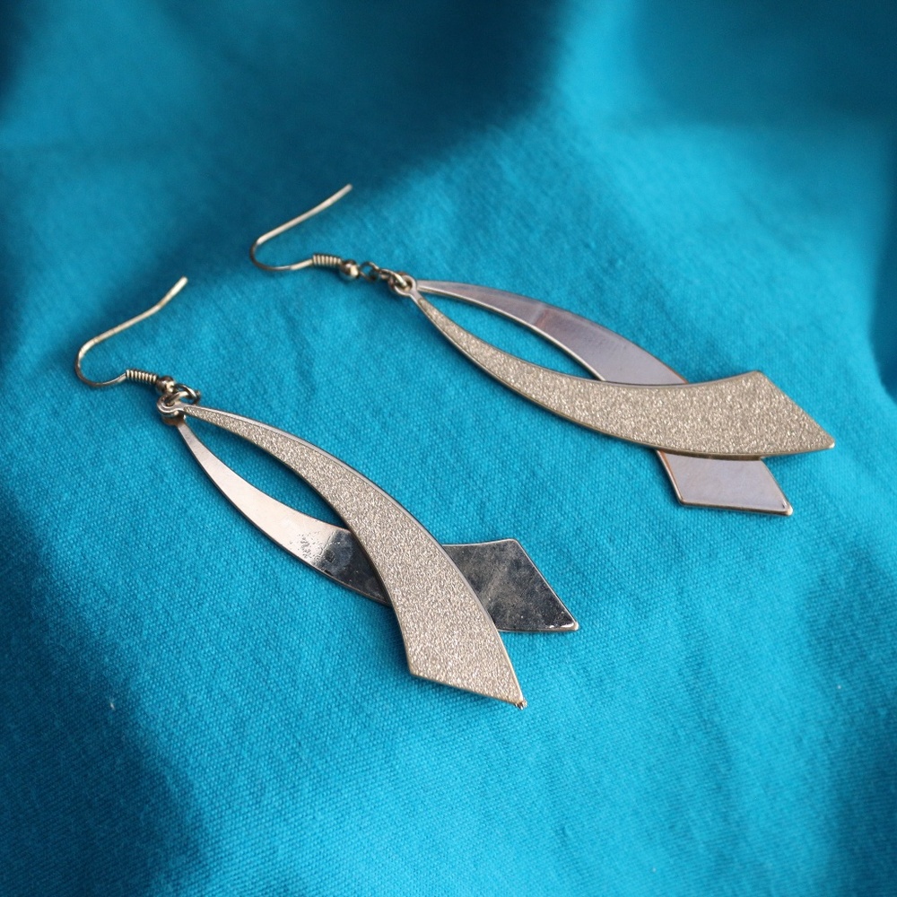 Silver tone ribbon earrings - Free in a bundle!